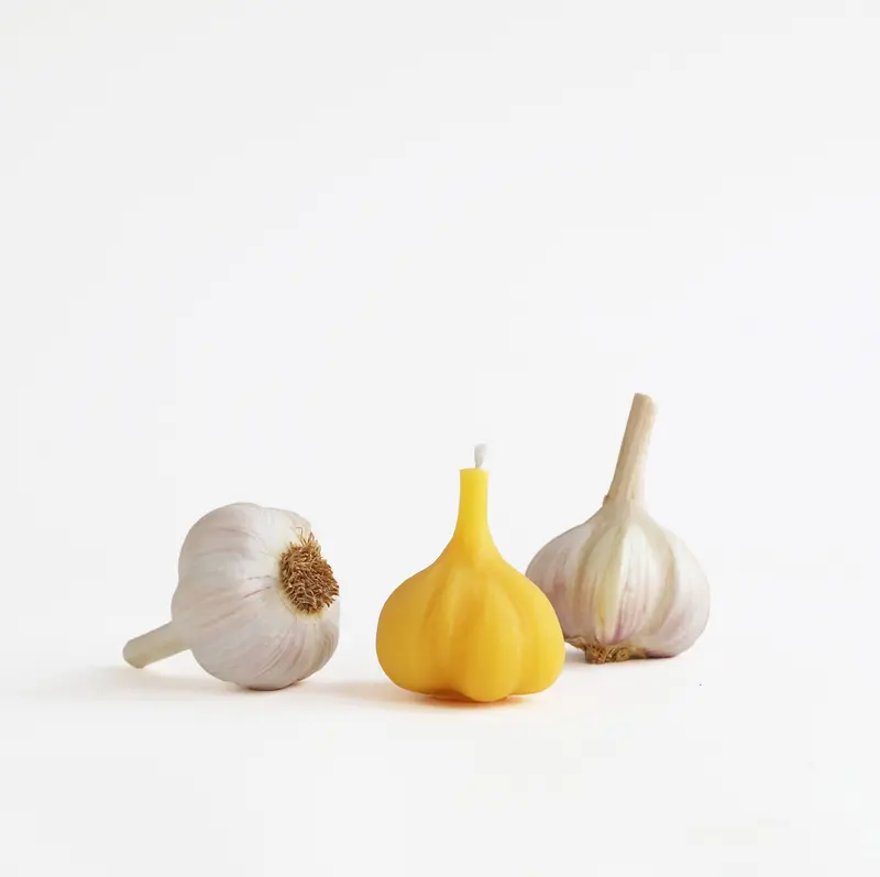 Artifaqt Garlic Scented Beeswax Candle – Hand-Poured 1