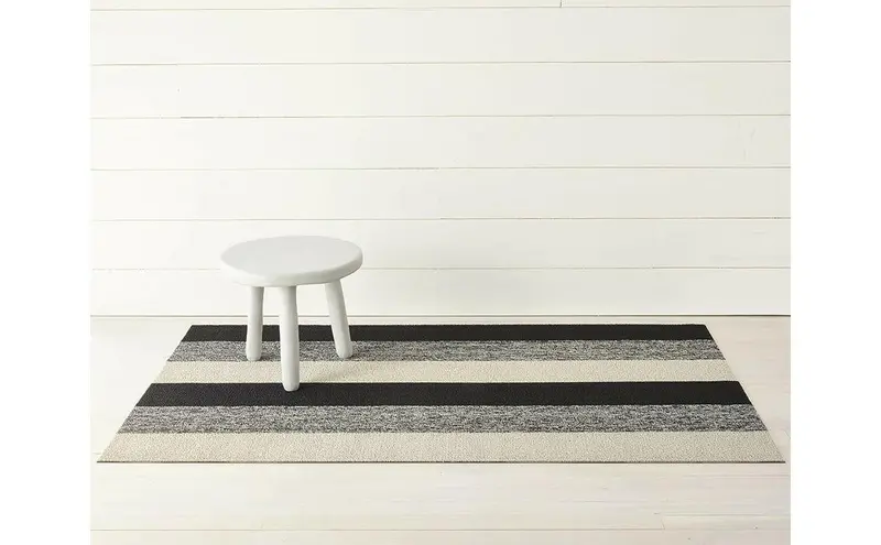 Chilewich Marbled Stripe Shag Rug In Salt & Pepper – 18" × 28" 1