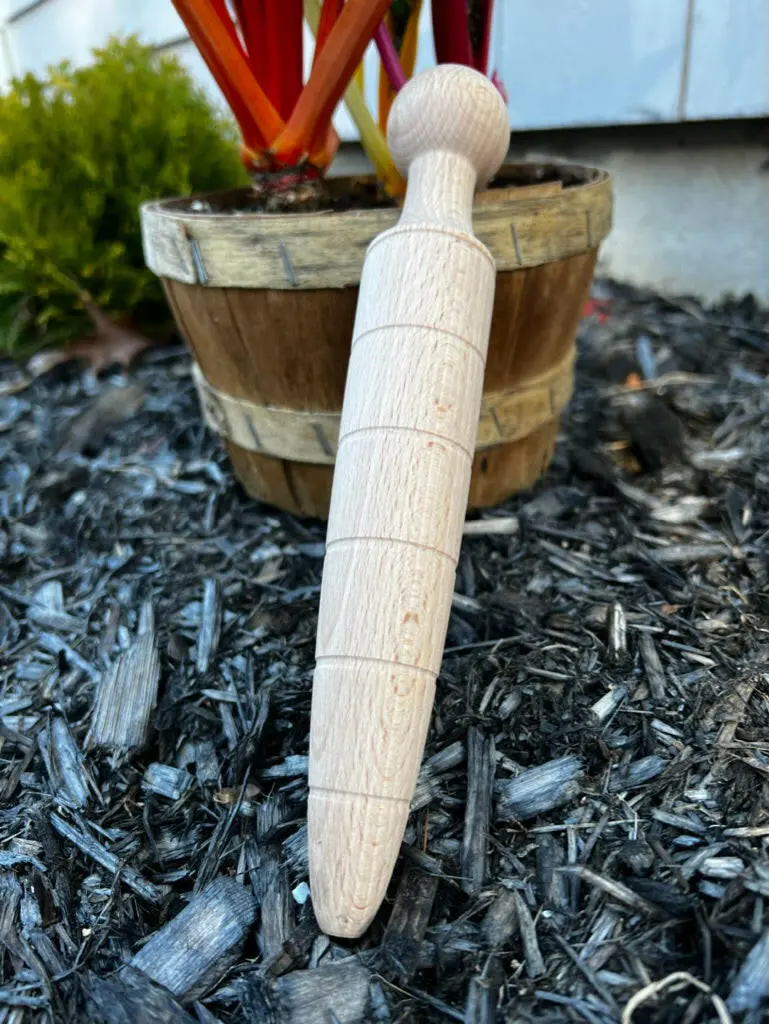 Earth & Nest Hardwood Plant Dibber Tool 1