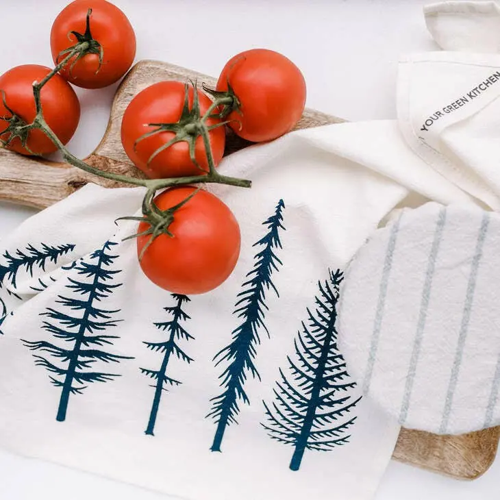 Your Green Kitchen Holiday Tree-Themed Tea Towel 1